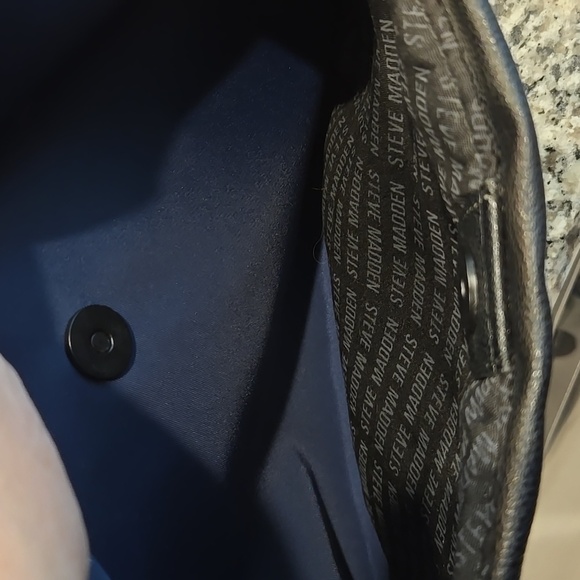 STEVE MADDEN BACKPACK WITH INCLUDED FRONT QUILTED POUCH FOR A TABLET. BLUE/GREY. - Picture 13 of 14